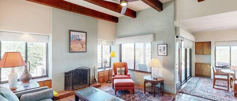 Smart TV, fireplace