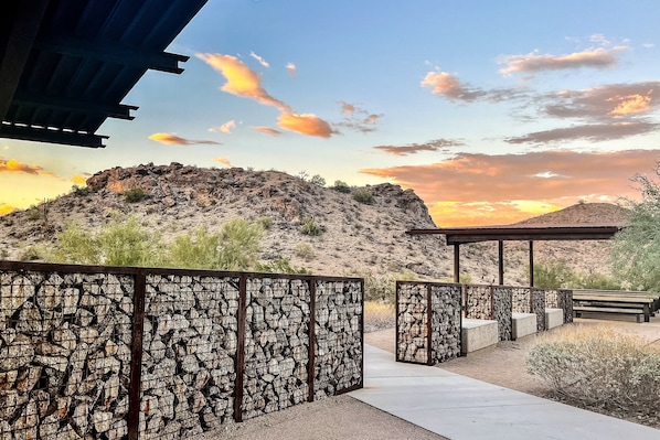 Terrace/patio - South Mountain home with pool, grill, fireplace & fast WiFi - snowbird-friendly (Phoenix)
