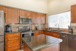Fridge, microwave, oven, stovetop - South Mountain home with pool, grill, fireplace & fast WiFi - snowbird-friendly (Phoenix)