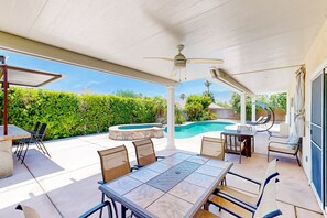 Outdoor dining - Stunning home with private heated pool, spa, firepit, grill & alfresco dining (Cathedral City)