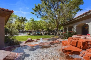 Property grounds - Charming condo with mountain views, pool, AC, & washer/dryer (Tucson)
