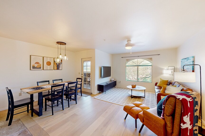 Charming Condo With Mountain Views, Pool, Ac, & Washer/dryer - Tucson, AZ