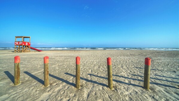 Apartment (1 Bedroom) | Interior - Rest Ashored by Avantstay Port A Condo + Beach Access + Pickleball Court + Basketball Court (Port Aransas)