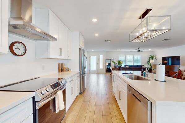 Fridge, microwave, oven, stovetop - Designer getaway with private pool, firepit, walled yard & RV parking (Scottsdale)