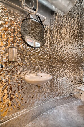 Shower, hair dryer, towels, soap - Planet 612 - Capitol view (Toulouse)