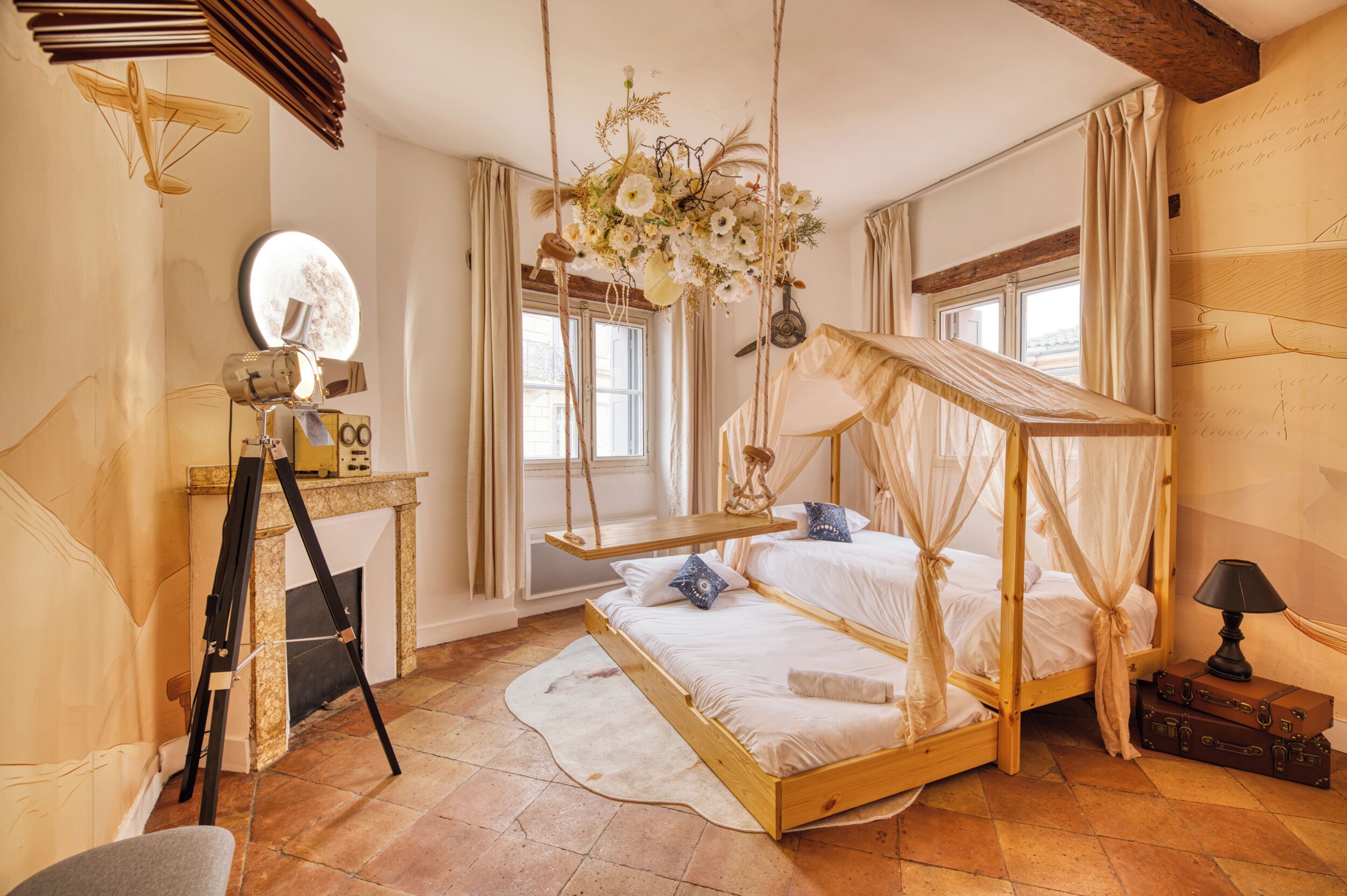 Zimmersafe, Schreibtisch, Bügeleisen/Bügelbrett, Reisekinderbett