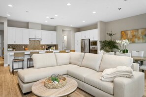 Smart TV, stereo - Modern townhome with private patio, grill, rooftop deck, on-site pool & gym (Scottsdale)