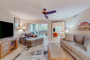 Smart TV - Inviting mountain-view condo with balcony - hot tub, heated pool & golf on-site (Scottsdale)