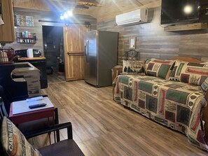 TV - RRR Retreat on the Medina (Medina)
