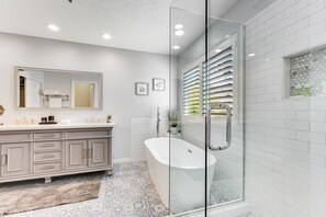 Shower, hair dryer, towels - Spacious modern home with pool, central AC & grill (Scottsdale)