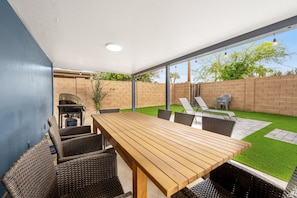 Outdoor dining - Newly renovated house with private pool, washer/dryer, enclosed backyard, grill (Scottsdale)