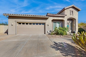 Exterior - Mtn-view home w/ private pool & access to heated pool, hot tub, gym, pickleball (Scottsdale)