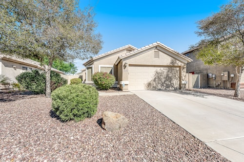 Spacious home with private heated pool with waterfall, putting green & firepit
