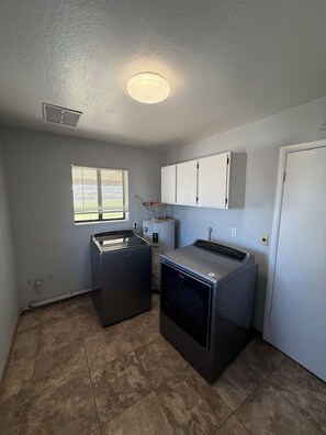 Interior - Spacious and comfortable 1BR - House (Goodyear)