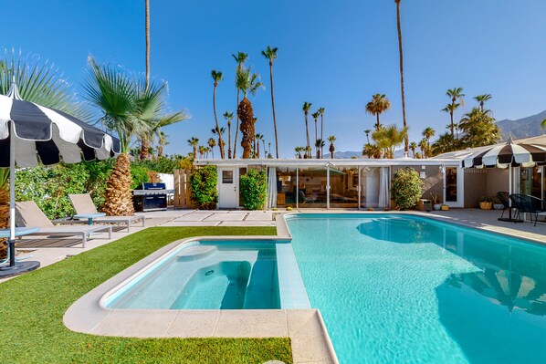 Pool - Vibrant home with private pool with spa, firepit, and private gas grill (Palm Springs)