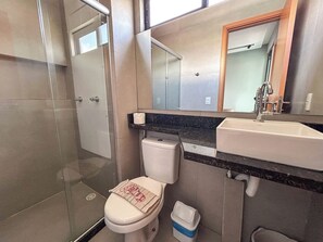 Apartamento conforto, varanda coberta, vista para a cidade