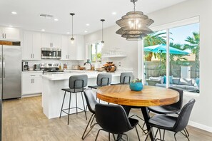 Fridge, microwave, oven, stovetop - Dog-friendly home with private pool, central AC & W/D - snowbird-friendly (Phoenix)
