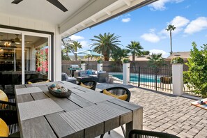 Outdoor dining - Dog-friendly home with private pool, central AC & W/D - snowbird-friendly (Phoenix)