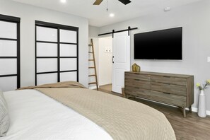 3 bedrooms, desk, iron/ironing board, travel cot - Dog-friendly home with private pool, central AC & W/D - snowbird-friendly (Phoenix)