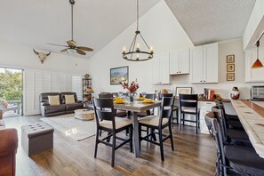 Dining - Dog-Friendly Updated Condo Next to Golf Courses w/WiFi, AC, W/D, Shared Pool (Palm Desert)