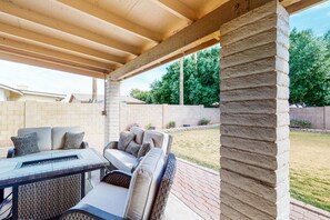 Terrace/patio - Welcoming home with private outdoor pool, pool table, patio, grill & central AC (Phoenix)