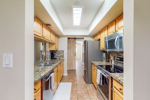 Fridge, microwave, oven, stovetop - Welcoming home with private outdoor pool, pool table, patio, grill & central AC (Phoenix)