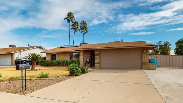 A single-story house with a garage, a driveway, and a mailbox. - Welcoming home with private outdoor pool, pool table, patio, grill & central AC (Phoenix)