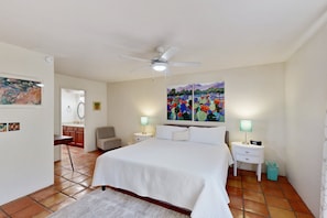 3 bedrooms, free WiFi, bed sheets - Corner condo in Tucson foothills w/ a community pool & two private patios (Tucson)