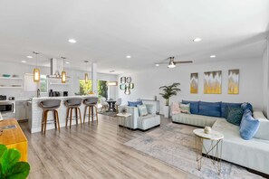 Smart TV - Sunny Mountain-View Retreat with Pool, Golf, and Tasty Eats Just Steps Away (Palm Desert)