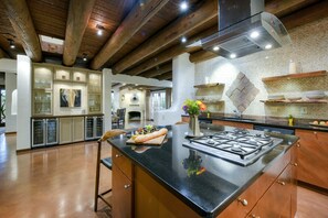 Fridge, microwave, oven, stovetop - Catalina Foothills oasis on 2.1 acres with private pool & putting green (Tucson)