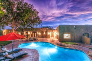 A heated pool - Catalina Foothills oasis on 2.1 acres with private pool & putting green (Tucson)