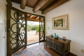 Interior - Catalina Foothills oasis on 2.1 acres with private pool & putting green (Tucson)
