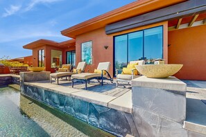Terrace/patio - Lakeside luxury home w/ private pool & spa, fireplace & outdoor kitchen-dog ok (La Quinta)