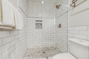 Shower, hair dryer, towels - Amazing Old Town location above Grimaldi's Pizzeria - very walkable (Scottsdale)