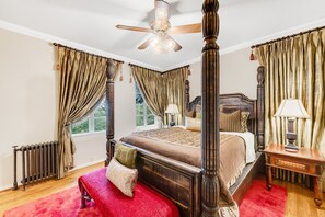 4 bedrooms, desk, iron/ironing board, free WiFi - 1920's mansion with private pool, theater room & central location (Phoenix)