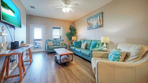 Ocean's 96 by Avantstay Heated Pool + Foosball Table + Media Room + Walk to North Padre Beach
