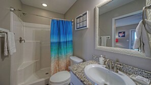 Apartment (4 Bedrooms) | Bathroom - Ocean's 96 by Avantstay Heated Pool + Foosball Table + Media Room + Walk to North Padre Beach (Corpus Christi)