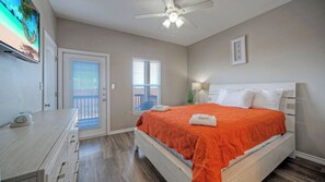 Apartment (4 Bedrooms) - Ocean's 96 by Avantstay Heated Pool + Foosball Table + Media Room + Walk to North Padre Beach (Corpus Christi)