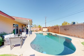 Pool - Dog-friendly house with retro feel, pool, fireplace & patio - snowbirds welcome (Scottsdale)