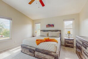 4 bedrooms, iron/ironing board, free WiFi, bed sheets - Scottsdale Style Meets Family-Friendly Fun! Spacious home with a yard and pool. (Scottsdale)