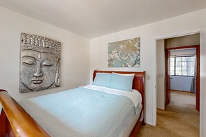 4 bedrooms, iron/ironing board, free WiFi, bed sheets - Lavish retreat with game room, tranquil porch & scenic yard-near skiing & dining (Flagstaff)