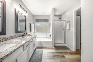 Shower, hair dryer, towels - Sunny & stylish home with private pool, central AC, W/D & firepit (Glendale)