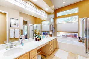 Shower, hair dryer, towels - Dog-Friendly Golfer's Haven w/Private Pool & Spa - On 6th Hole of Dunes Course (La Quinta)