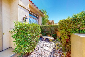 Terrace/patio - Dog-Friendly Golfer's Haven w/Private Pool & Spa - On 6th Hole of Dunes Course (La Quinta)