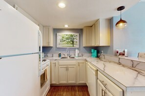 Unclassified image, 5 of 25, button - Snowbird-Friendly Condo with Patio Access, Central AC, Free WiFi - Dogs Welcome (Glendale)