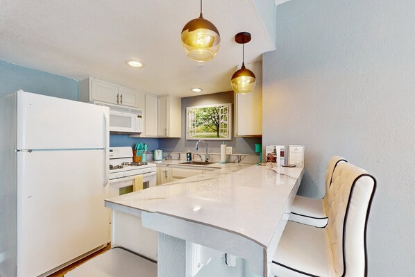 Fridge, microwave, oven, stovetop - Snowbird-Friendly Condo with Patio Access, Central AC, Free WiFi - Dogs Welcome (Glendale)
