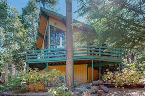 Exterior - Dog-friendly house w/wood stove, gas grill & private hot tub in serene location (Idyllwild)