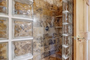 Shower, hair dryer, towels - Dog-friendly house w/wood stove, gas grill & private hot tub in serene location (Idyllwild)