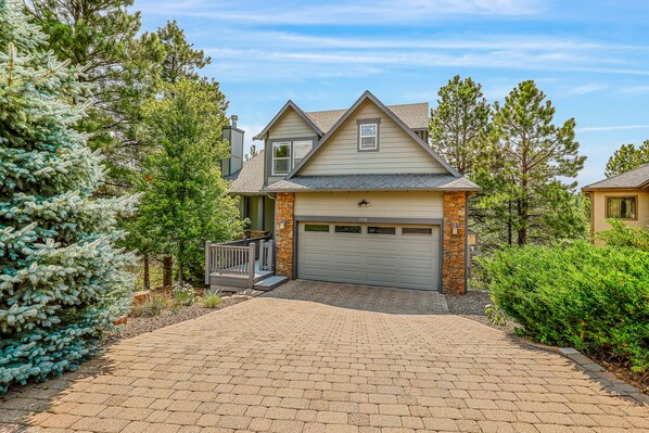 Exterior - Polished Mountain Home with Fireplaces, Decks, WiFi & Forest View - 2 Dogs OK (Flagstaff)