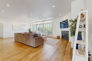 Smart TV, fireplace - Quiet Dog-Friendly Desert Getaway w/ Private Pool, Spa & Mountain Views (Palm Desert)